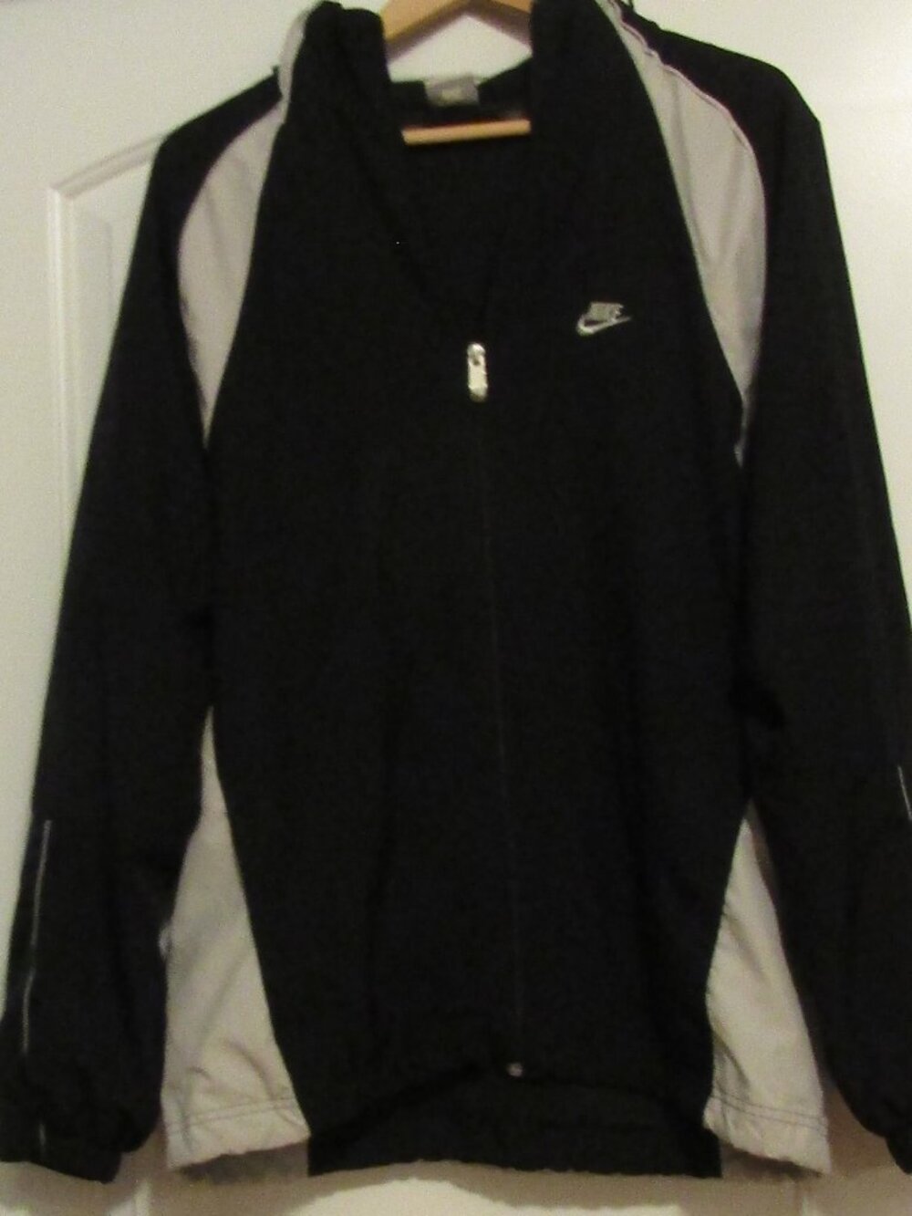 Genuine NIKE Men's Spring Summer JACKET Black & White w/Hood SIZE LARGE